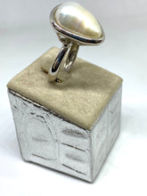 Carica l&#39;immagine nel visualizzatore di Gallery, Anello in Argento con Perla - Sterling silver ring with Pearl
