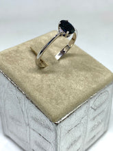 Carica l&#39;immagine nel visualizzatore di Gallery, Anello in Oro 18kt con Zaffiro - Gold ring with Sapphire
