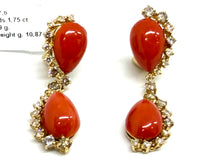 Carica l'immagine nel visualizzatore di Gallery, Orecchini in Oro con Corallo e Diamanti - Gold earrings with Coral and Diamonds