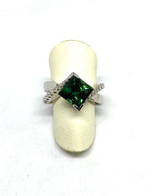 Load image into Gallery viewer, Anello in Oro con Tormalina e diamanti - Gold ring with Tourmaline and Diamonds