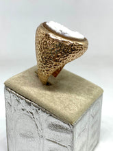 Load image into Gallery viewer, Anello in Argento rosè con cammeo (sterling silver ring with cameo)