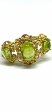 Load image into Gallery viewer, nello in Argento dorato con Peridoto - Gold plated silver ring with Peridot