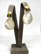 Carica l&#39;immagine nel visualizzatore di Gallery, Orecchini in Argento con Madreperla - Silver earrings with MatherPearl
