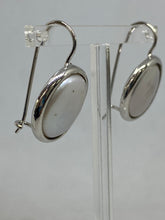 Carica l&#39;immagine nel visualizzatore di Gallery, Orecchini Perla - Pearl earrings
