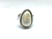 Carica l&#39;immagine nel visualizzatore di Gallery, Anello in Argento con Perla - Sterling silver ring with Pearl
