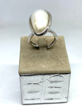 Carica l&#39;immagine nel visualizzatore di Gallery, Anello in Argento con Perla - Sterling silver ring with Pearl
