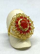 Carica l&#39;immagine nel visualizzatore di Gallery, Anello in argento dorato con Corallo - sterling silver ring with coral
