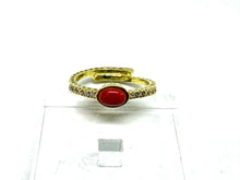 Carica l'immagine nel visualizzatore di Gallery, Anello in oro con Corallo e diamanti - Gold Coral ring with diamonds
