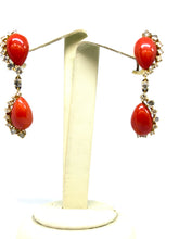Carica l'immagine nel visualizzatore di Gallery, Orecchini in Oro con Corallo e Diamanti - Gold earrings with Coral and Diamonds
