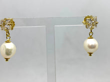 Carica l&#39;immagine nel visualizzatore di Gallery, Orecchini Perle - Pearl earrings
