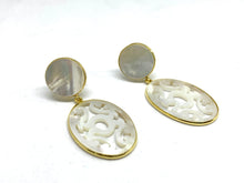 Load image into Gallery viewer, Orecchini Madreperla - Mother of Pearls earrings
