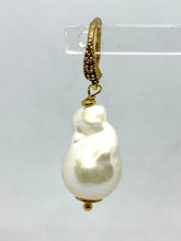 Carica l&#39;immagine nel visualizzatore di Gallery, Orecchini Perle - Pearl earrings
