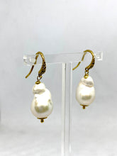 Carica l&#39;immagine nel visualizzatore di Gallery, Orecchini Perle - Pearl earrings
