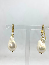 Carica l&#39;immagine nel visualizzatore di Gallery, Orecchini Perle - Pearl earrings
