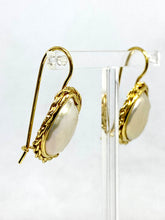 Carica l&#39;immagine nel visualizzatore di Gallery, Orecchini Perla - Pearl earrings
