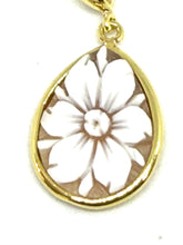 Load image into Gallery viewer, Ciondolo Cammeo - Cameo’s pendant
