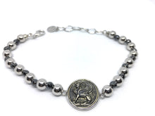 Carica l&#39;immagine nel visualizzatore di Gallery, Bracciale in Argento ed ematite con Moneta
